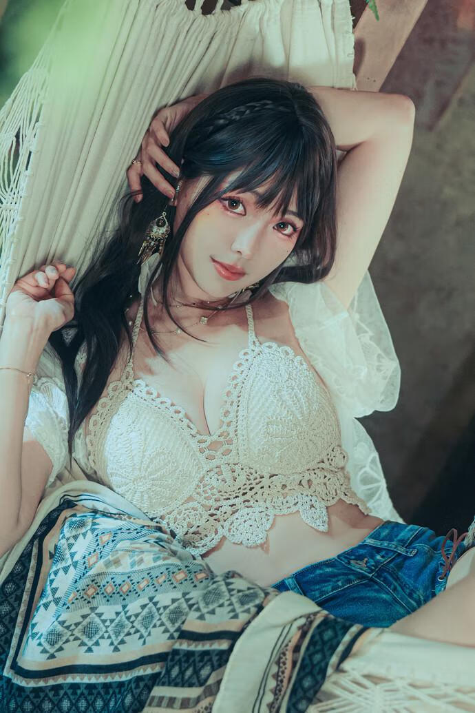 ElyEE子-Secret Treehouse Escape [31P5V-152MB]