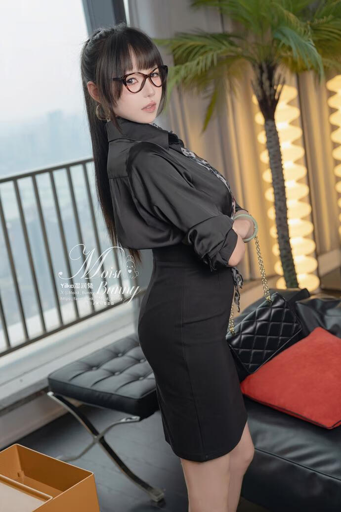 咬一口兔娘-4月作品 总裁攻略 [127P1V-1.64G]