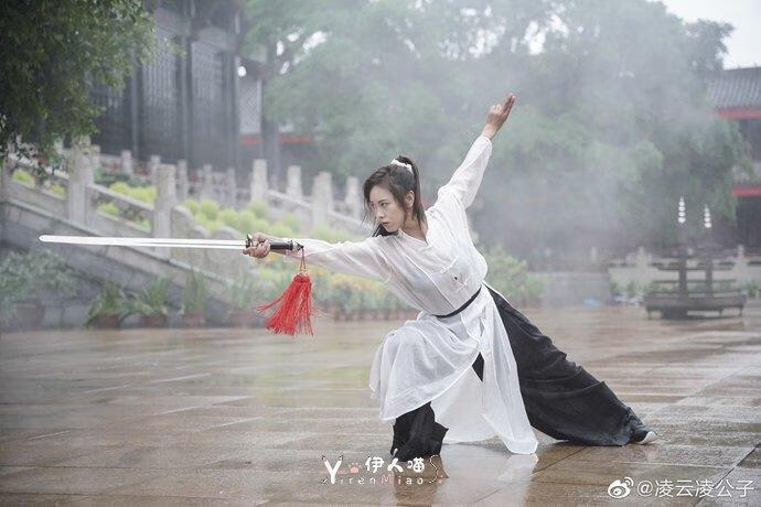 网络红人 凌云简介 (4).jpg