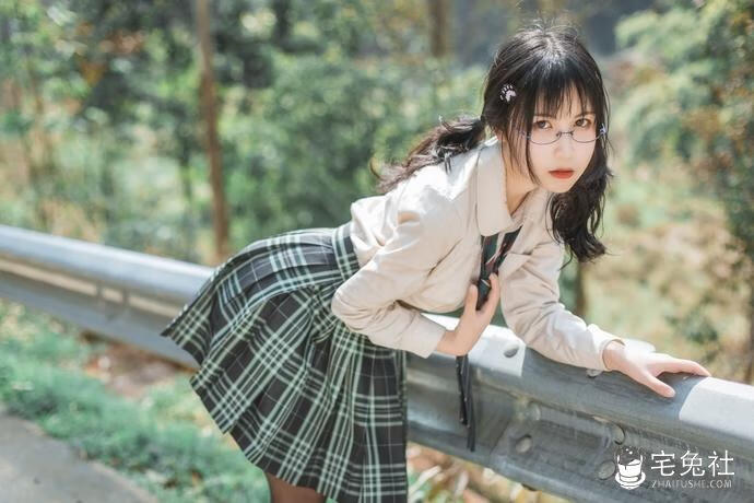 逐月su(枸名)全套cos图片合集 乡间小路上的萌妹子