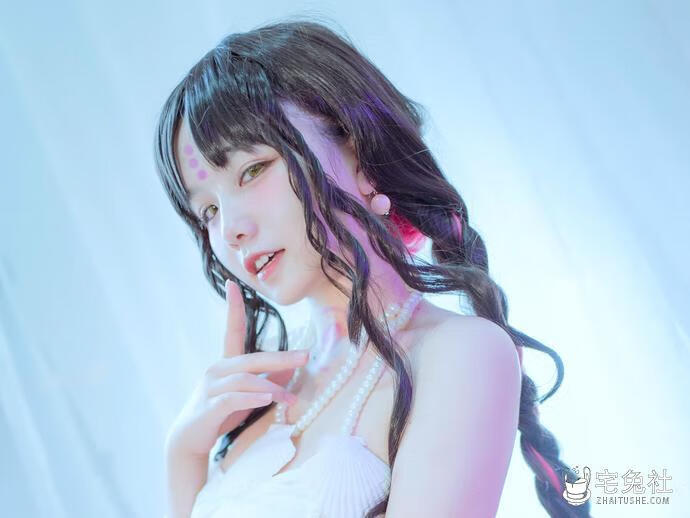 阿半今天很开心全套cos图片合集 喜欢撸猫踩奶的美食达人