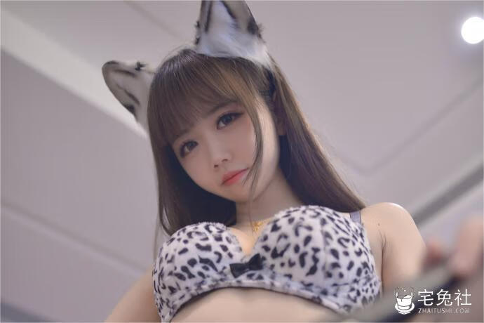 无暇白嫩！美少女雪琪sama雪豹作品的无敌魅力