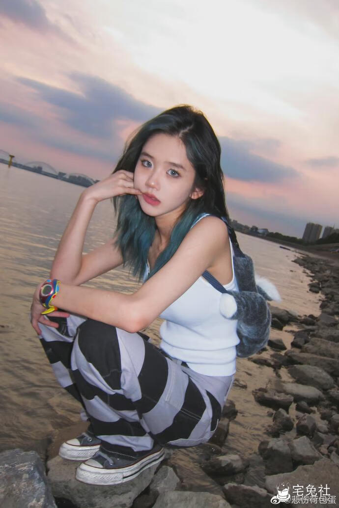 井川里予和别人打扑克牌的视频在哪里能找到?她是怎么火起来的 宅兔社 (2).jpg 井川里予和别人打扑克牌的视频在哪里能找到?她是怎么火起来的?