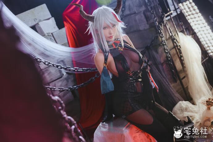 清水由乃cos埃吉尔惊艳亮相！性感女王霸气登场，粉丝疯狂打call！