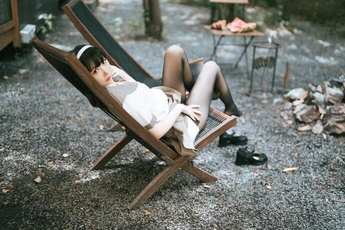 面饼仙儿-黑丝露营JK[40P-500M]