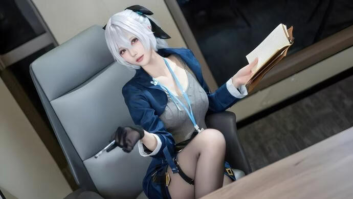 花兮_honoka-布洛妮娅大鸭鸭  [10P-44MB]