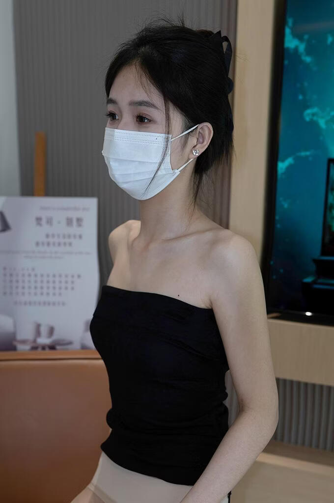 黑色抹胸_肉色丝袜
