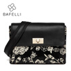 Bafelli 2017 Split Leather Shoulder Bag Vintage Flowers Pattern For Women Crossbody Bolsa Mujer Messenger bafelli kopen in de aanbieding Bafelli 2017 Split Leather Shoulder Bag Vintage Flowers Pattern For Women Crossbody Bolsa Mujer Messenger bafelli kopen in de aanbieding