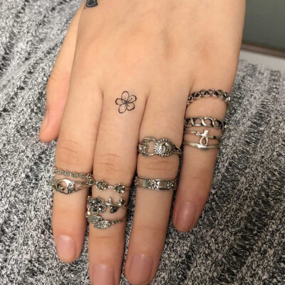 

Hot Sale Bohemian Lady Suit Ring Elephant Hand of Fatima Moon Diamond Carving Ring