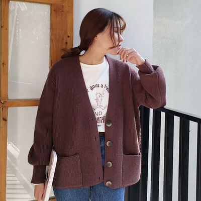 

Women V-neck Beige Sweaters Loose Plus Size Thicken Korean Cardigan Harajuku Female Knitted Sweater Pull Femme Clothes