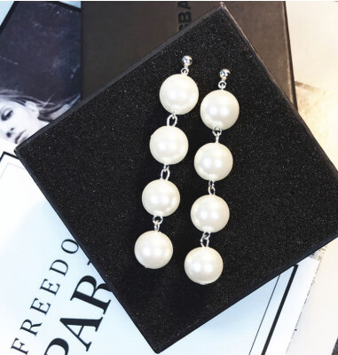 

Women Big Simulated Pearl Long Tassel Earrings Pearls String Statement Round Earrings For Wedding Party Queen Trendy Elegant