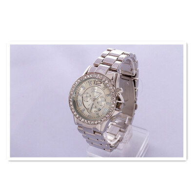 

New three-eye ladies watch diamond watch fake three-eye steel belt quartz watch