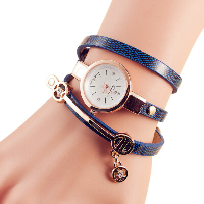 

Fashion Lady Casual Alloy Bracelet Quartz Watch Women Unique Decorative Dress Wristwatch