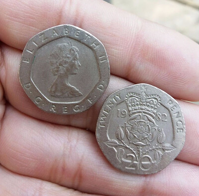 

21mm UK 20 Pence Coin 1982-1984 Queen Used Condition The United Kingdom of Great Britain&Northern Ireland Scotland England