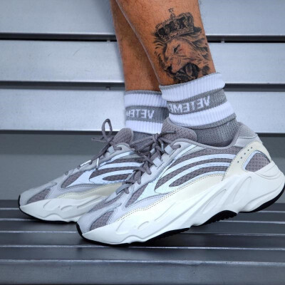 

2019 Mauve 700 Wave Runner Mens Women Designer Sneakers New 700 V2 Static Best Quality Kanye West Sport Shoes With Box 5-115