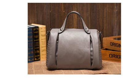 

Luxury Women Soft Skin Genuine Leather Rivet Messenger Bags Handbags Famous Brands Designer Female Handbag Shoulder Bag girl Sac