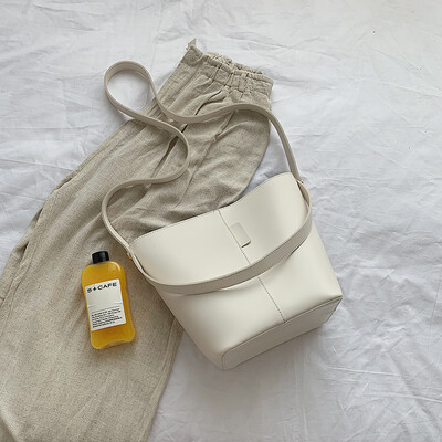 

Summer new high-end bag female bag 2019 foreign style texture fashion wild shoulder Messenger bag large bucket bag