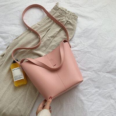 

Summer new high-end bag female bag 2019 foreign style texture fashion wild shoulder Messenger bag large bucket bag