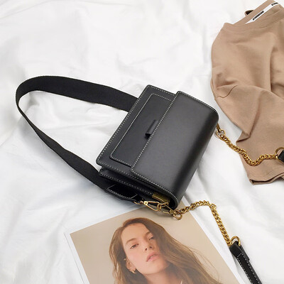 

Summer new color bag female 2019 new Korean version of the wild shoulder slung fashion chain simple small square bag