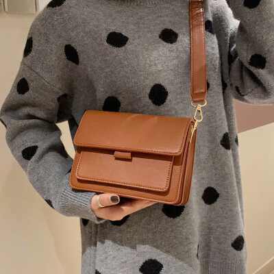 

Retro small square bag female 2019 autumn&winter new Korean version of the tide simple wild solid color wide shoulder strap shoulder Messenger bag