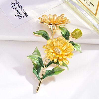 

Simple Daisy with Jewelry Brooch Womens Corsage