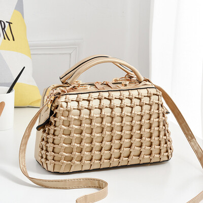 

2019 spring new European&American fashion womens handbags tide solid color steel clip handbags foreign trade hot sale
