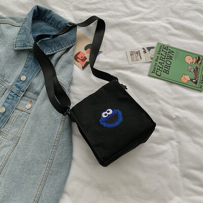 

Ins package 2019 new simple wild casual shoulder bag fashion Messenger small square bag cartoon cute canvas bag