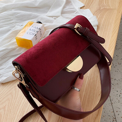 

In autumn&winter the new 2019 new wave Korean version of Joker texture Messenger bag foreign style bag fashion small square b