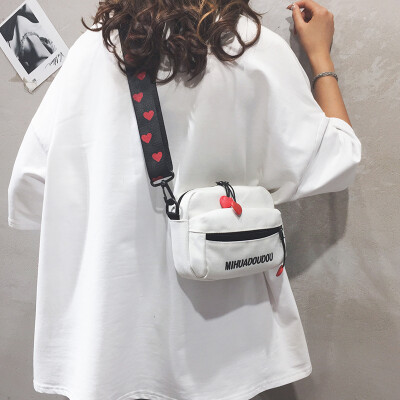 

Small bag female 2019 new Korean version of the wild canvas shoulder Messenger bag ins fashion personality broadband small square bag