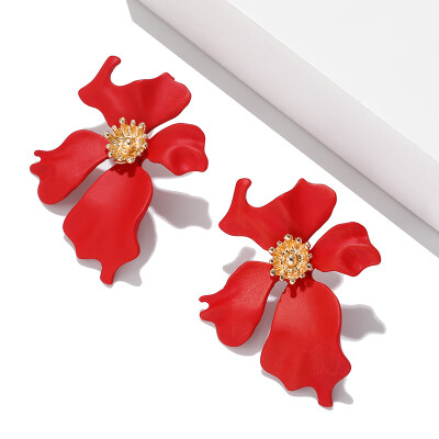 

2019 New Korean Earrings Fresh And Lovely Fashion Exaggerated Metal Petals Womens Earrings Suitable For Winter Girls Jewelry