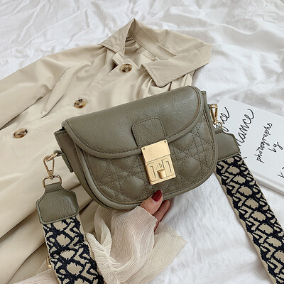 

Textured small bag chic fashion wide shoulder strap saddle bag new 2019 small fresh lock bag slant bag