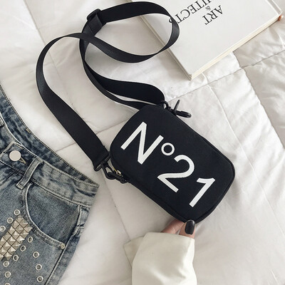 

2019 new casual simple&versatile shoulder bag female temperament canvas small square bag fashion personality letter Messenger bag
