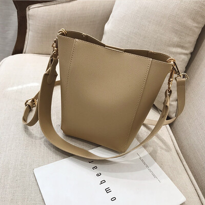 

Chic bag female 2019 new wave Korean fashion casual retro wild wide shoulder strap shoulder slung bucket bag