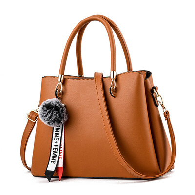 

Handbag female 2018 autumn new wave female bag fashion middle-aged mother atmosphere single shoulder slung wild female bag