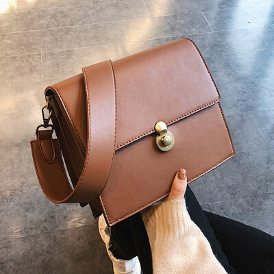 

Chobani 2019 new South Korea ins fashion simple crocodile pattern solid color flip bag shoulder diagonal tide handbag