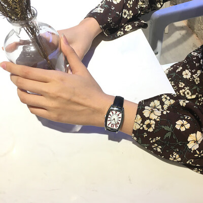 

Chic Wind Watch for Mori Girls Female Students Retro Simple Korean Small Fresh Mori Literature Square Bucket Watch