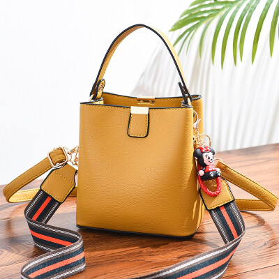 

On the new wave of women in summer Joker ins fashion ladies shoulder slung bucket bag in summer