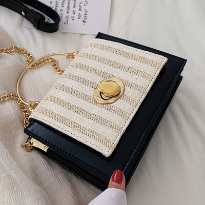 

The new 2019 fashion lock chain messenger bag for women with western style texture is a versatile fashion shoulder bag for women