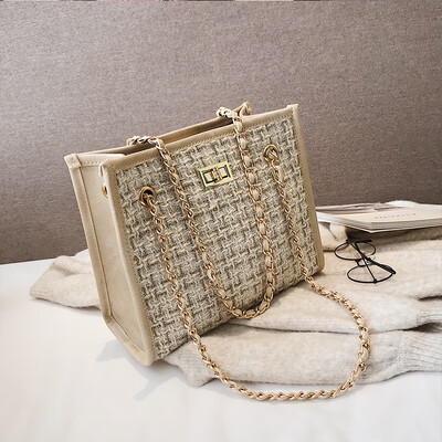 

Autumn&winter shoulder bag female 2019 new shoulder slung Korean version of the tide wild fashion chain lock woolen small square bag