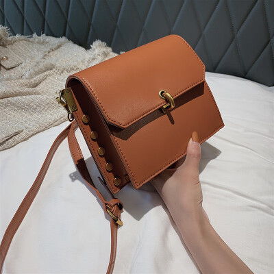 

Qiao Bani 2019 new Korean chic fashion retro style simple contrast color flip bag shoulder diagonal cross tide handbag