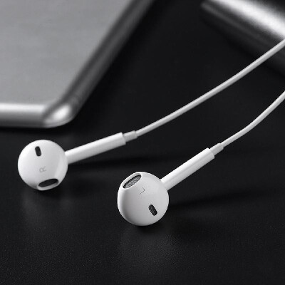 

Original Apple EarPods with 35mm Headphone Plug In Ear Earphones In-line Remote Microphone for iPhone 6s Plus 6 Plus SE 5s 5 iPad