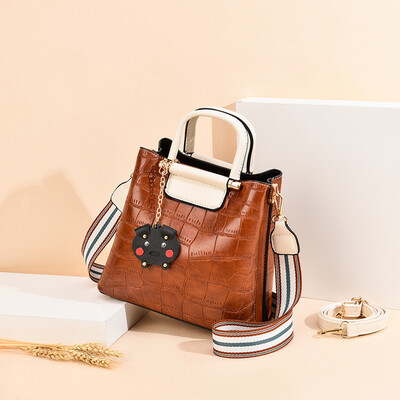 

Summer womens new fashion ins Joker ladies hand bill of lading shoulder Messenger bag in summer