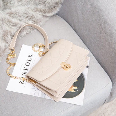 

The Korean version of the ladys one-shoulder bag is fashionable with a slanting chain&a small square bag