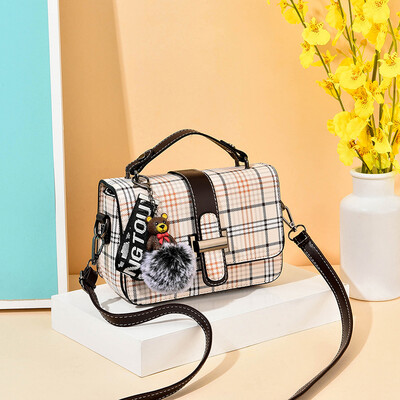 

The summer Korean version of the new little girls single shoulder oblique satchel is stylish&retro handbag