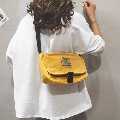 

Chic canvas bag female new 2019ins Japanese Harajuku bag shoulder bag cartoon canvas Messenger bag