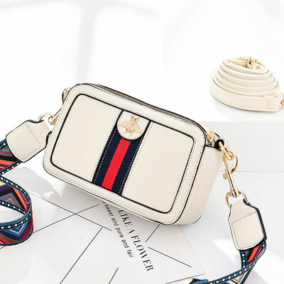 

On the new womens bag wide shoulder strap messenger bag simple small square bag shoulder camera bag tide 2018