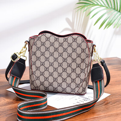 

Net red packets womens new summer love-shaped simple messenger bag shoulder bag Korean style texture ins