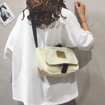 

Chic canvas bag female new 2019ins Japanese Harajuku bag shoulder bag cartoon canvas Messenger bag