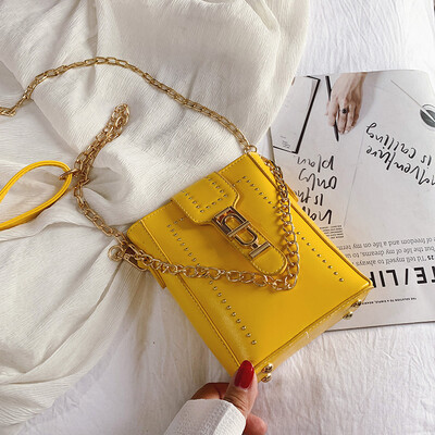 

Ins girls on the new mobile phone bag female summer fresh 2019 new popular bucket bag chain Messenger bag