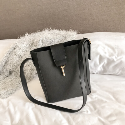 

2018 autumn&winter new womens mother bag Korean version of the retro shoulder bag Hong Kong girl shoulder bag large capacity Messenger bag